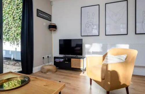 Modern and Bright Home Minutes From Central London - Pass the Keys - Foto 3