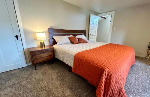 *Boho Bungalow-King-Backyard-Full Kitchen-W/D* - Foto 15