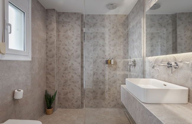 Athenian Grand Riviera Villa - Photo 53