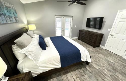 Luxury Retreat with 2 Master Suites Pool & Hot Tub BBQ Pool Table 2 Miles Disney - Foto 12