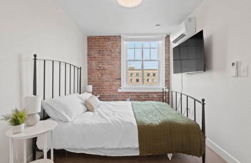 Walk to Riverfront Park! Downtown Gem w Pool Table 404 - Foto 8