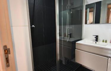 LE MIOLLIS - CENTRAL et CONFORT - WIFI- prés tansports en commun et commerces - Foto 19