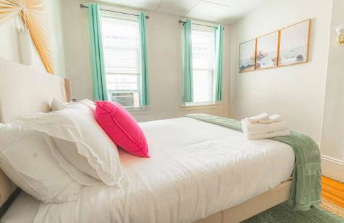 Charming 4-BDR - Walk to Downtown & Free parking! - Foto 17