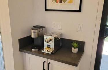 Upscale mid century on the green w Private Hot Tub - Foto 58