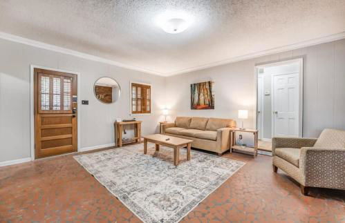 Near the Airport and Graceland Holmesdale Hideout - Foto 22