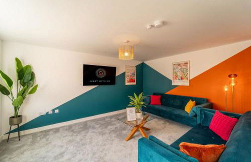 Charming 4 Bedroom House for 8 - Family Friendly - Fast WiFi - Parking - Photo 14