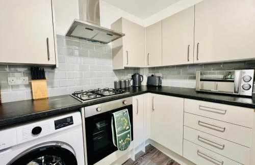 4 Bedroom House in the Heart of Basildon 2 mins to Town Center I Weekly or Monthly Stay Offer I Free Parking I Sleeps 7 - Foto 8