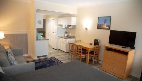 Courtyard Resort - Photo 2