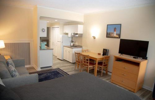 Courtyard Resort - Photo 2