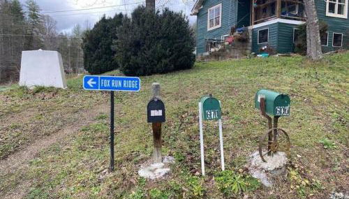 Red Roof-Cozy Cabin with Great Views, Hot Tub and near Bryson City - Foto 3