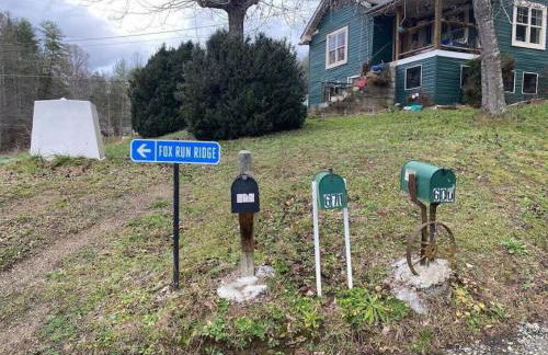 Red Roof-Cozy Cabin with Great Views, Hot Tub and near Bryson City - Foto 3