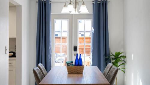 Pool - Free Parking - 2BD 1 Block from the Water - Photo 5