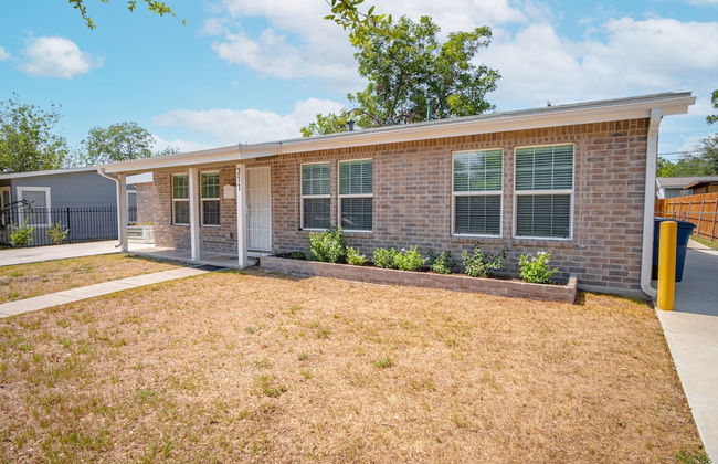 Splendid Gated 4 BR 2 BA Home Near Downtown - Foto 38