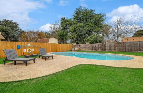 Upscale 3BR 2B Cozy Home with Pool & Grill - Foto 36