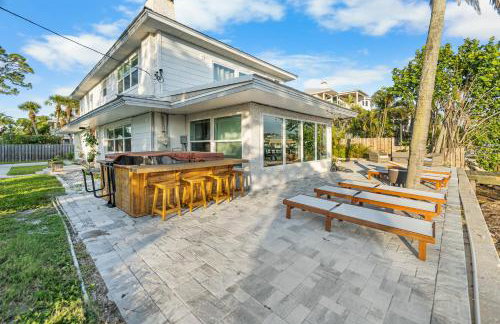 Pink Pony Villa - Waterfront Escape with Pool & Themed Rooms - Foto 29