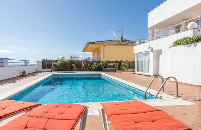 Spacious Holiday Villa With Private Swimming Pool and Various Terraces in Blanes - Photo 20