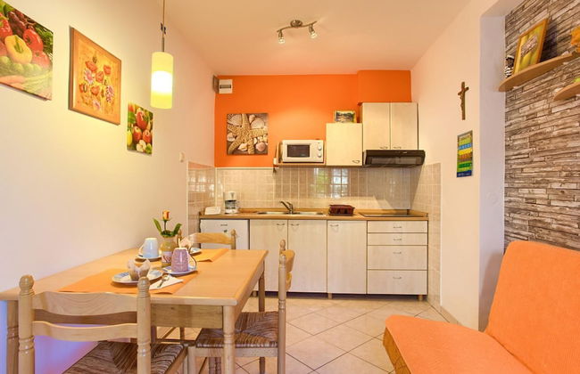 Elegant Krk Hideaway Apartment With Terrace - Photo 6