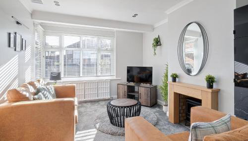 Stylishly decorated 3 bed house presented by Our Home Short Stays comfortable beds with crisp linen and plenty of outdoor space to enjoy - Foto 4