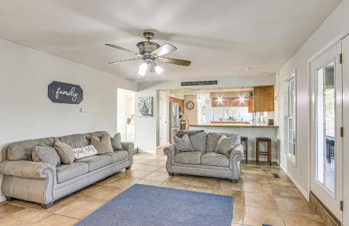 Waterfront Kansas Home with Private Fire Pit! - Foto 6