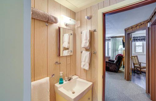 Ice Fish and Snowmobile Riverfront Manistique Cabin - Foto 15