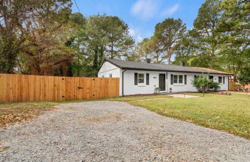 10 Min to Downtown - Desk - Fenced Yard - Wi-Fi - Foto 37