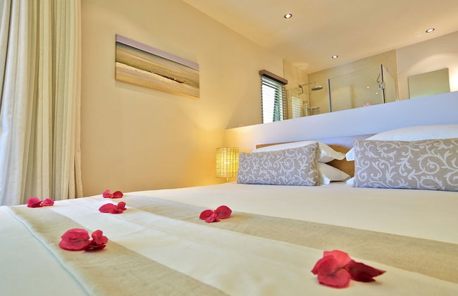 Bon Azur Beachfront Suites & Penthouses with LOV - Photo 2