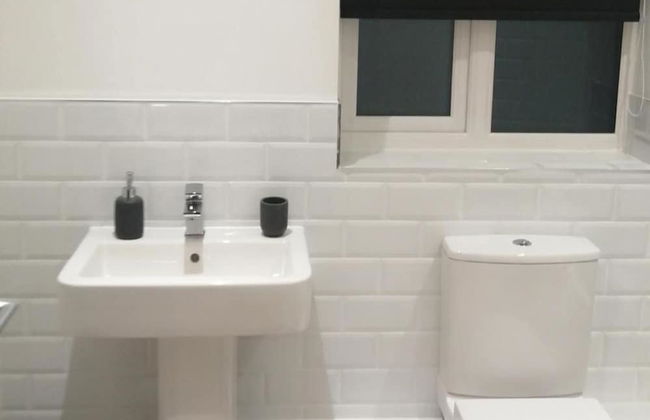 1 Bed Apartment Sleeps 2 - Parking & Wifi - Foto 9