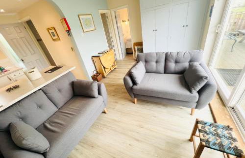 2 Bedroom Bungalow SV58, Seaview, Isle of Wight Free Wi-Fi - Photo 9