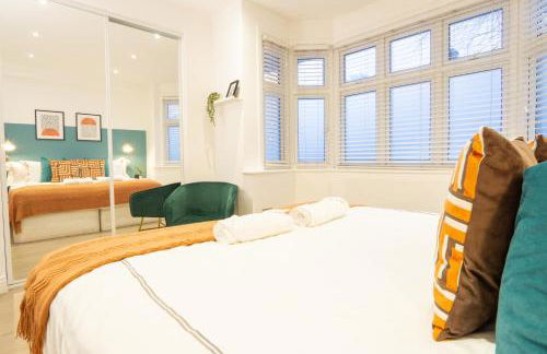 A beautiful Two Bedroom Flat with Garden & Parking - Photo 9