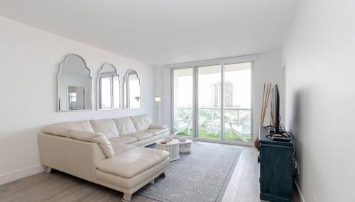 Stunning & Spacious Resort-Style Condo Across From Beach! - Foto 4