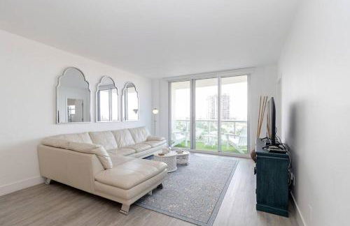 Stunning & Spacious Resort-Style Condo Across From Beach! - Foto 4