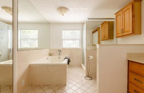 Welcome to Your Serene Waterfront Getaway! - Foto 4