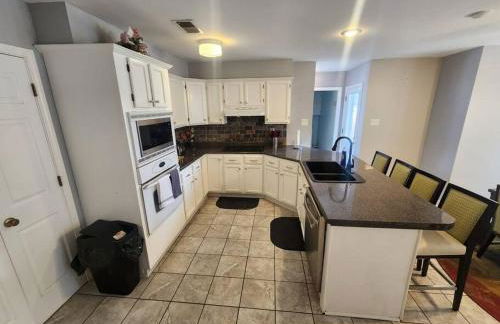 Large near Shops/Dining & easy access to freeway - Foto 25