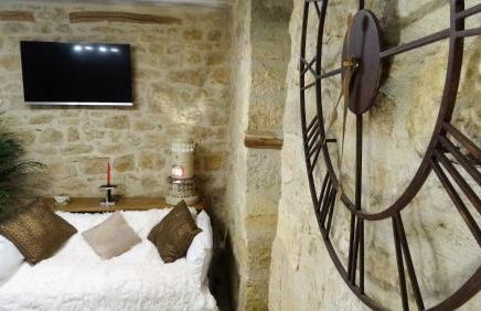 Au Pied du CHÂTEAU - 5 à 11 personnes - Baignade-canoë-piste cyclable à 100 m - Foto 12