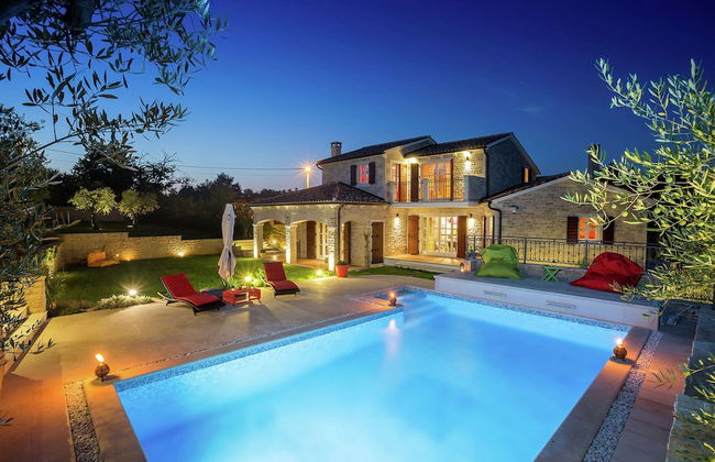 Villa in Porec With Private Pool & Garden - Foto 1