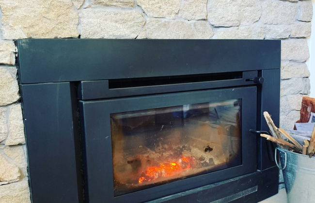 Hampton on Apollo - Ocean Mountain View Creekside Retreat Pet Friendly Free EV Charger Fireplace Wood Supplied During Winter - Photo 5