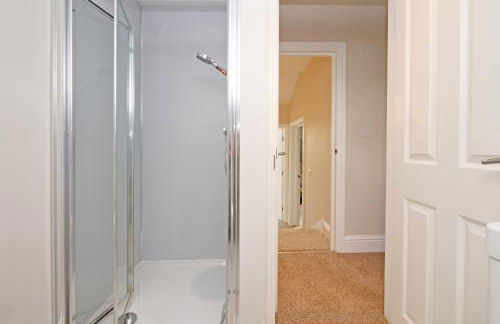 Apartment 11 Bluebridge with Free Parking - Photo 44