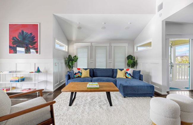 Luxe Villa Near Beach, Pool + Hottub, Chef's Kitchen Woodward Way by Avantstay - Foto 6