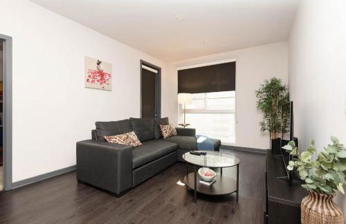 Lovely 3BR Apt With Balcony And Rooftop Pool Plus Views - Foto 26