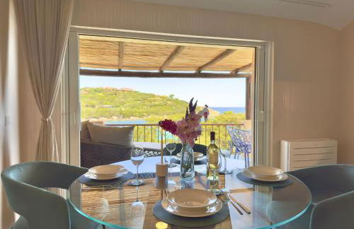 Luxury Seafront Apartment - Beach Access - Parking & WiFi - by Coral Property - Foto 17