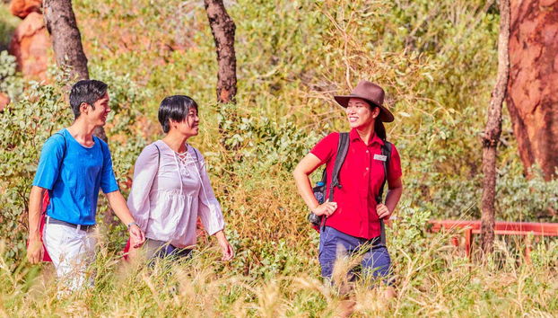 Trekking alla base dell'Uluru