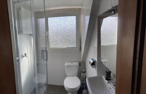 Dachgeschosswohnung im 3-Städteeck - Foto 9