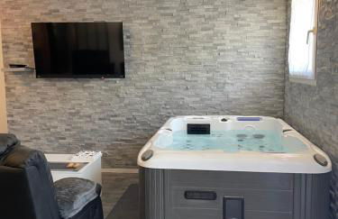 T2 rénové, jaccuzi, sauna, sièges massants, jardin, parking, métro - Foto 17