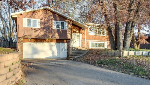 7 Mi to Munsinger Gardens Sartell Home with Deck - Foto 3