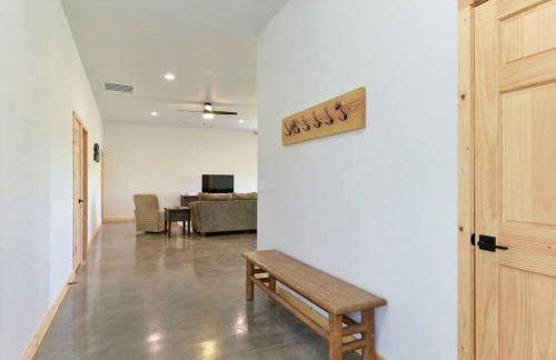 Table Rock Lakefront on 2 Acres with firepit - Foto 25