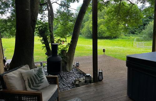 Lynbrook Haybarn, Hot tub and outdoor kitchen, New Forest - Foto 7