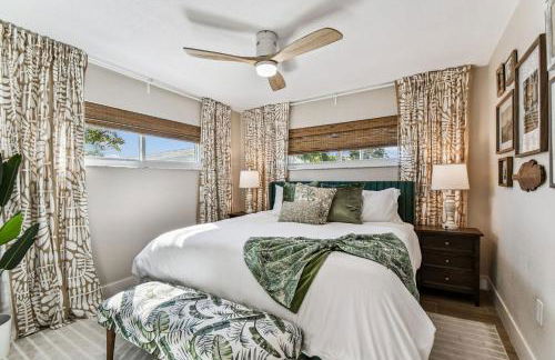 Luxury Home with Hot Tub & Outdoor Oasis blocks from the Beach - Foto 56