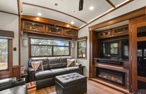 Private Luxury RV Getaway Full Bath Kitchen - Foto 7