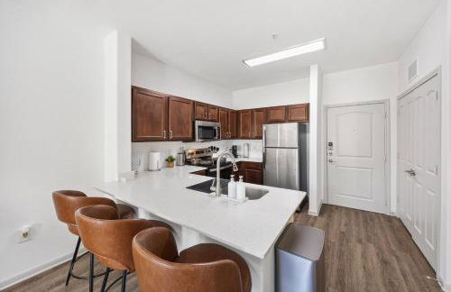 Softly Styled 1 King Sofa Bed Haven Frisco, TX - Foto 14