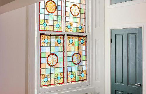 Immense Bright 5BR House near Kensington Olympia - Photo 54